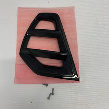 Load image into Gallery viewer, Genuine Citroen C4 DECORATIVE SUPPORT FOR ALLOY WHEEL A98331115XY