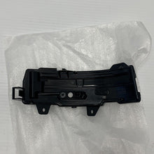 Load image into Gallery viewer, Genuine Land Rover Range Rover Evoque 19 side lamp lh lr114758