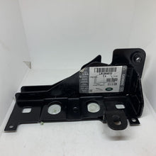 Load image into Gallery viewer, NEW GENUINE LAND ROVER RANGE ROVER SPORT RIGHT LOWER RADIATOR BRACKET LR054810