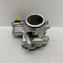 Load image into Gallery viewer, GENUINE Range Rover Evoque Discovery Sport 2.0 Diesel EGR Valve LR077847