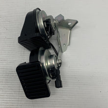 Load image into Gallery viewer, Genuine FORD FOCUS III Horn Signal 1806687 BM5T-13A803-AC 2694304