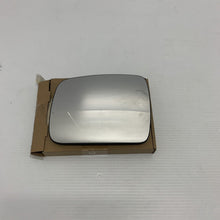 Load image into Gallery viewer, Genuine Land Rover Range Rover Sport Discovery 4 Freelander 2 glass lr013775