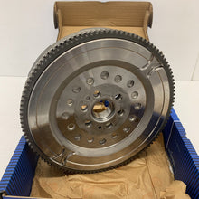 Load image into Gallery viewer, SACHS DUAL MASS Flywheel VAUXHALL INSIGNIA OPEL SAAB 9-5 2.0 CDTI 55558569 NEW