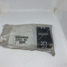 Load image into Gallery viewer, GENUINE Citroen Peugeot 205 309 mk1 GTi  interior map reading light 636282 blank