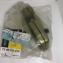 Load image into Gallery viewer, GENUINE RENAULT RETAINER M2 (7700352454)