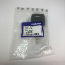 Load image into Gallery viewer, Genuine Volvo Key With Transponder 20012002 S/V40 30621616