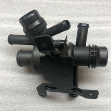 Load image into Gallery viewer, Genuine Land Rover Thermostat And Housing Brand New Lr091775