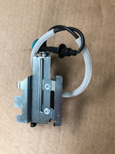 Load image into Gallery viewer, Land Rover Range Rover Sport ( L320 ) Fuel Cap Actuator FSG500013