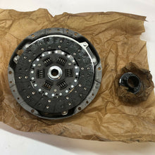 Load image into Gallery viewer, Genuine Land Rover Discovery 1 89-98 Flywheel + Clutch Kit Stc8360
